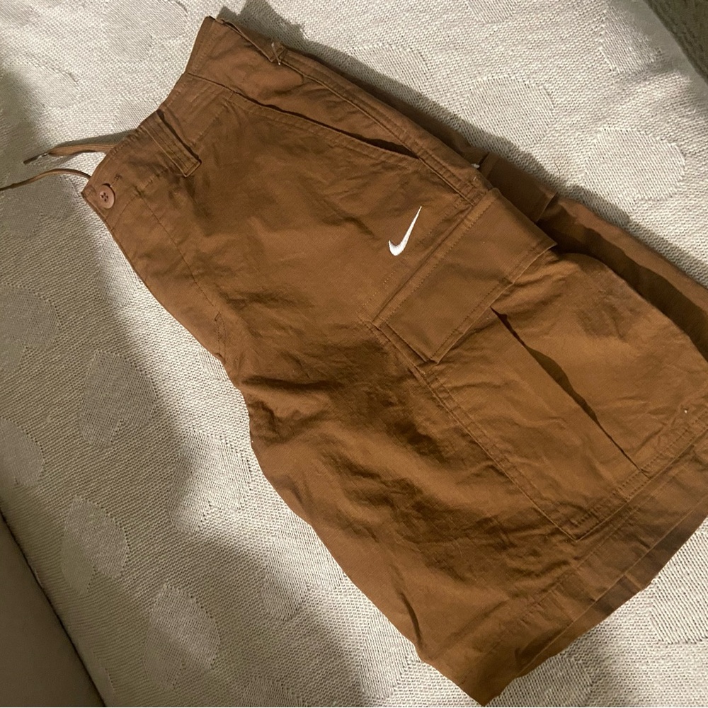 Nike Brown Cargo Shorts - Picture 1 of 3